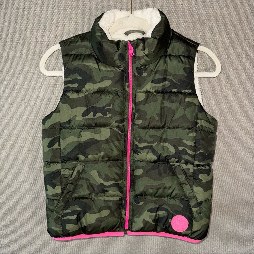 Gap size large camo ColdControl Max Cozy-Lined pink zip puffer Vest